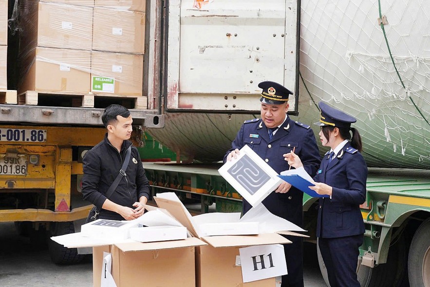 Chi cục Hải quan khu vực V: Thông quan hàng hóa vượt mốc 200 tỷ USD, thu ngân sách tăng mạnh Chi cục Hải quan khu vực V: Thông quan hàng hóa vượt mốc 200 tỷ USD, thu ngân sách tăng mạnh