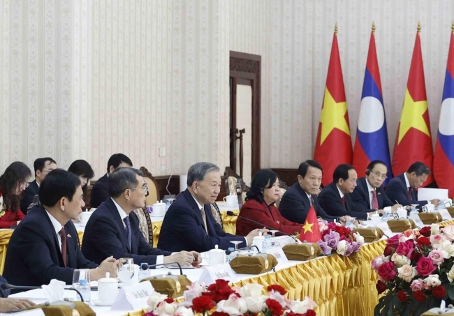 Việt Nam luôn coi trọng và dành ưu tiên hàng đầu cho mối quan hệ đặc biệt với Lào