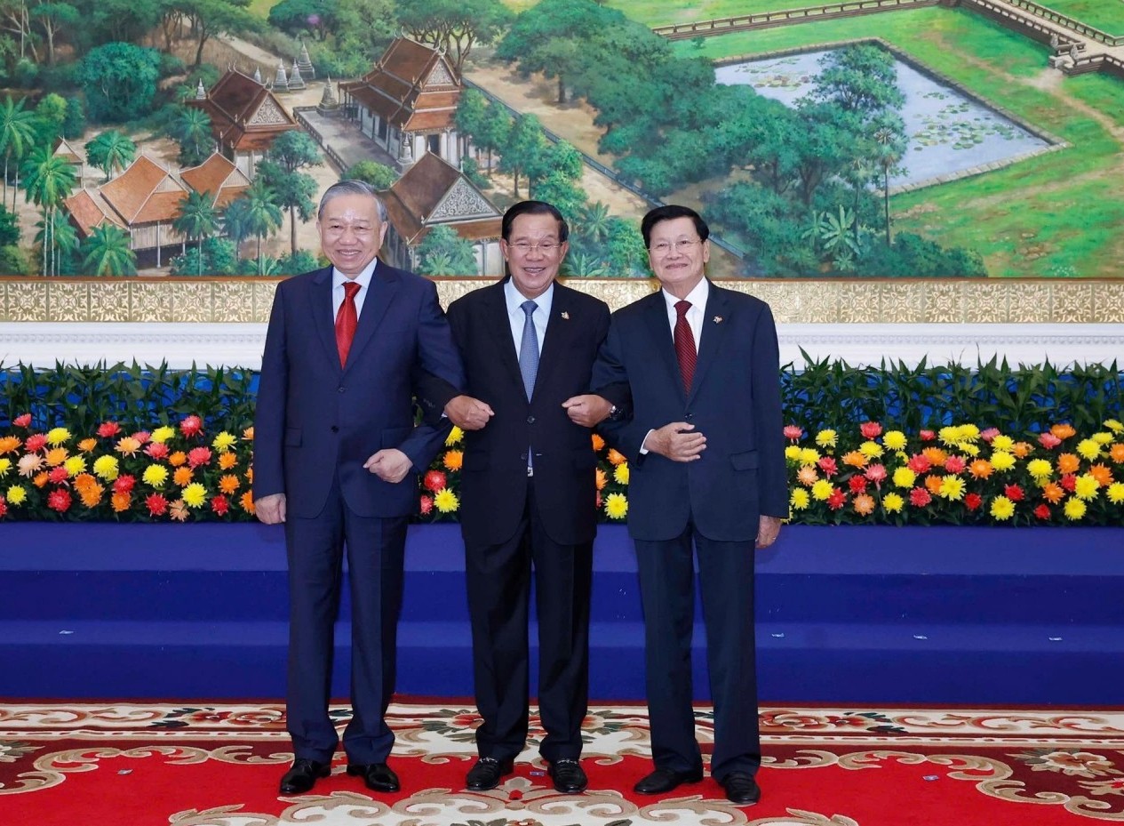 Việt Nam coi trọng và ưu tiên phát triển quan hệ đoàn kết đặc biệt với Campuchia và Lào