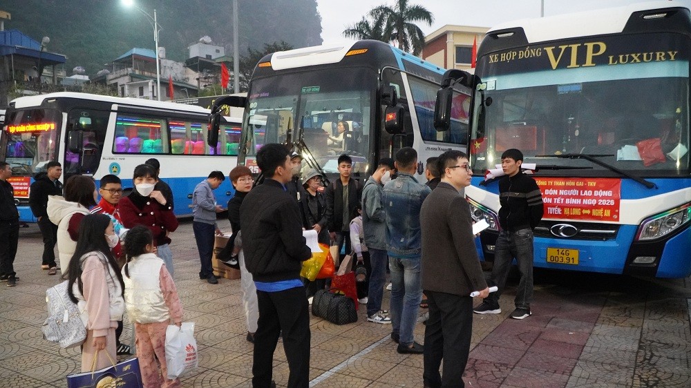 Quảng Ninh: Tổ chức hàng trăm chuyến xe miễn phí đưa công nhân mỏ về quê đón tết
