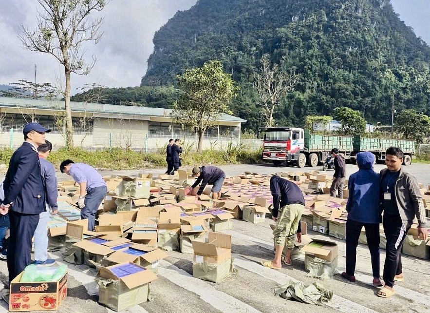 Buôn lậu dịp Tết ngày càng tinh vi, Hải quan siết chặt kiểm soát từ sớm, từ xa