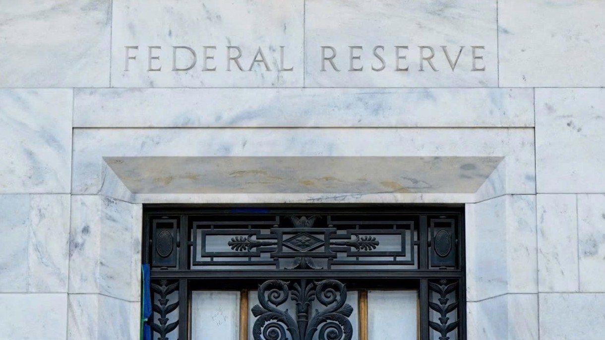 Mỹ mất 92.000 việc làm, đẩy Fed vào tình thế khó khăn