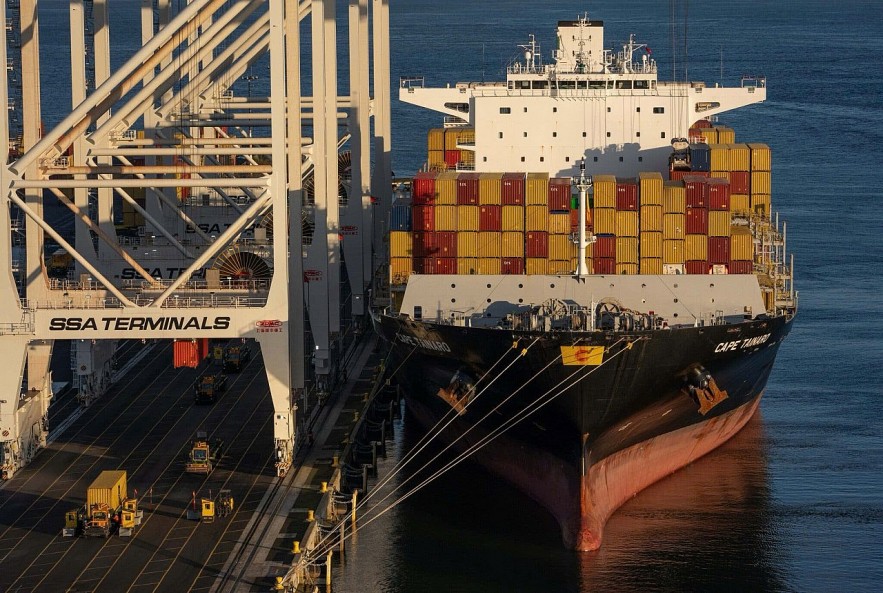 Nhu cầu đòi hoàn thuế tăng cao sau khi Toà án phán quyết thuế quan của Tổng thống Trump là bất hợp pháp