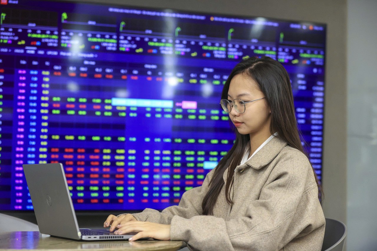 Chứng khoán ngày 25/2: Áp lực bán xuất hiện, VN-Index ngắt mạch tăng Chứng khoán ngày 25/2: Áp lực bán xuất hiện, VN-Index ngắt mạch tăng