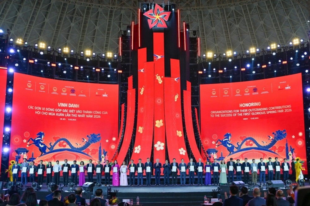 Vinh danh 65 đơn vị đóng góp tiêu biểu tại Hội chợ Mùa Xuân 2026