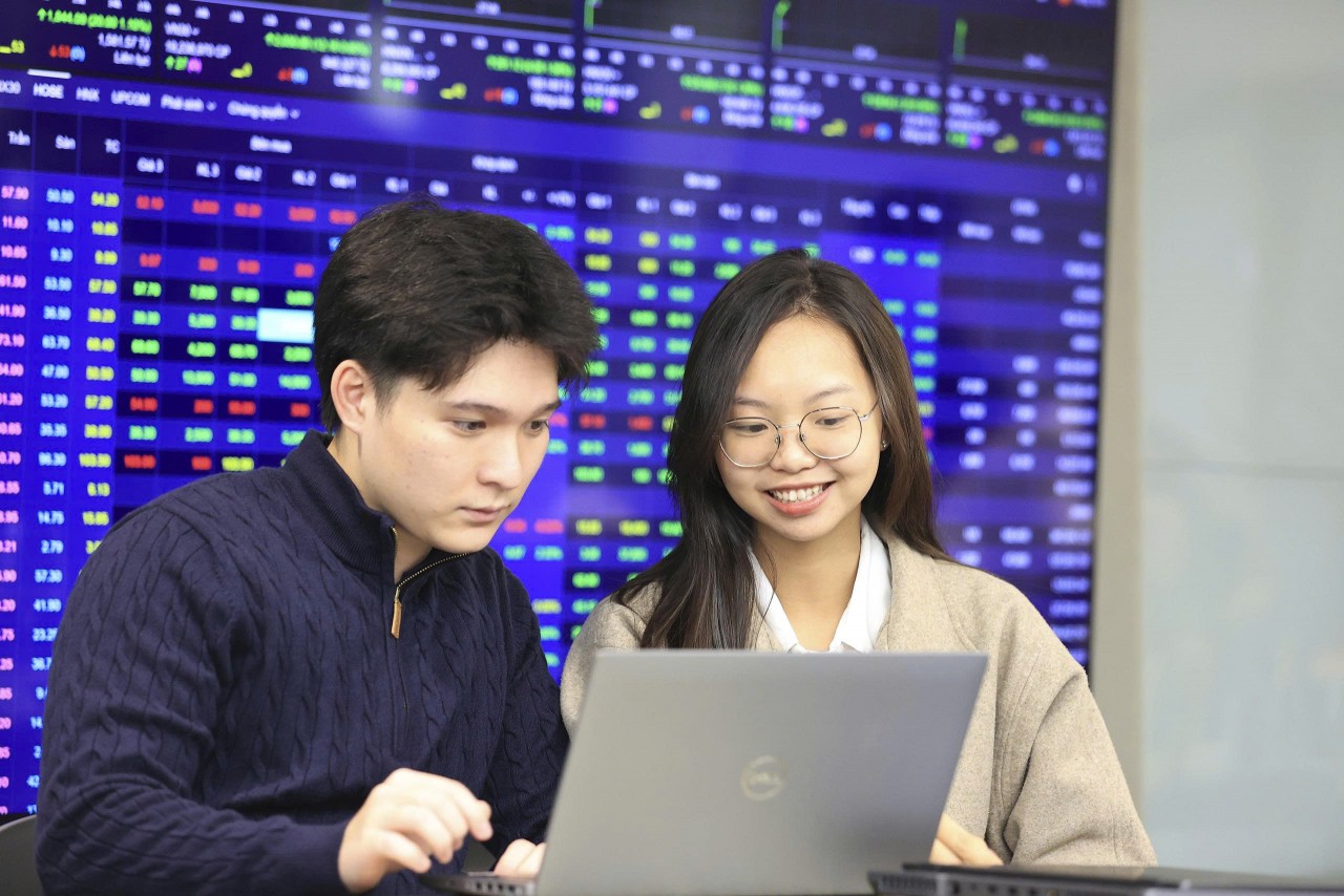 Chứng khoán ngày 4/3: Lực cầu bắt đáy gia tăng, VN-Index có phiên đảo chiều tăng điểm ngoạn mục