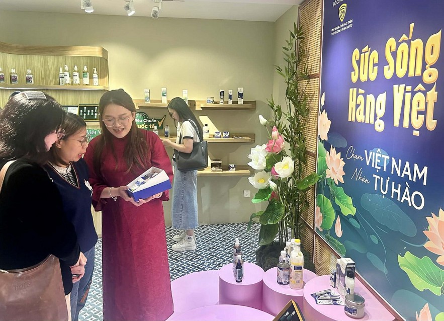 Nhiều quà tặng ưu đãi 15 - 35% tại “Sức sống hàng Việt” dịp 8/3