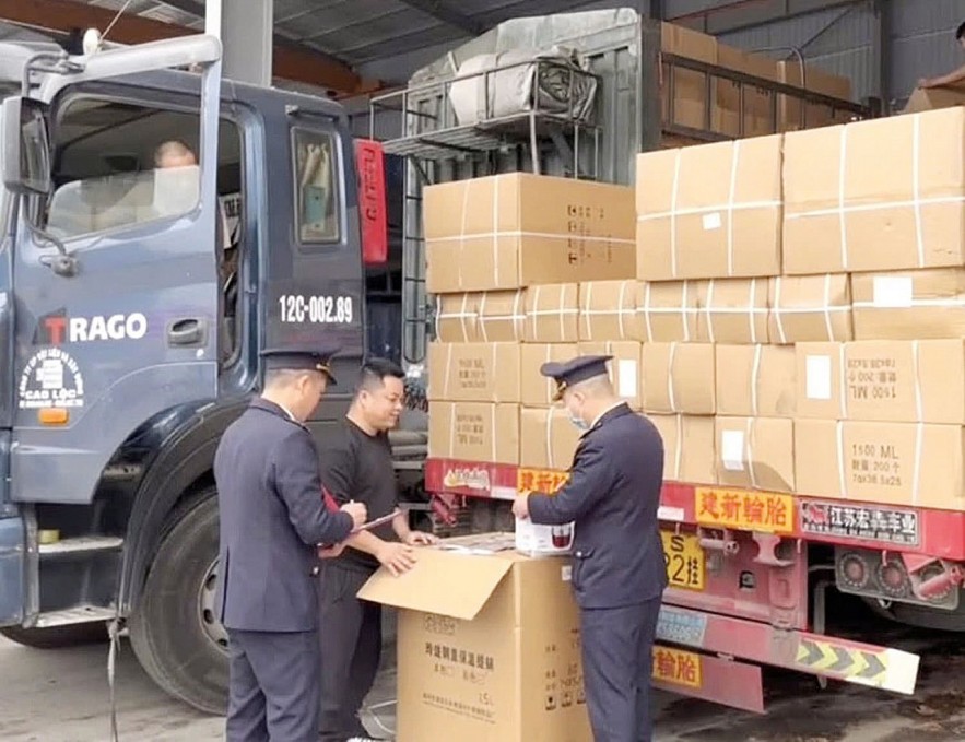 Thông quan thông suốt, thu ngân sách hải quan khởi sắc đầu năm