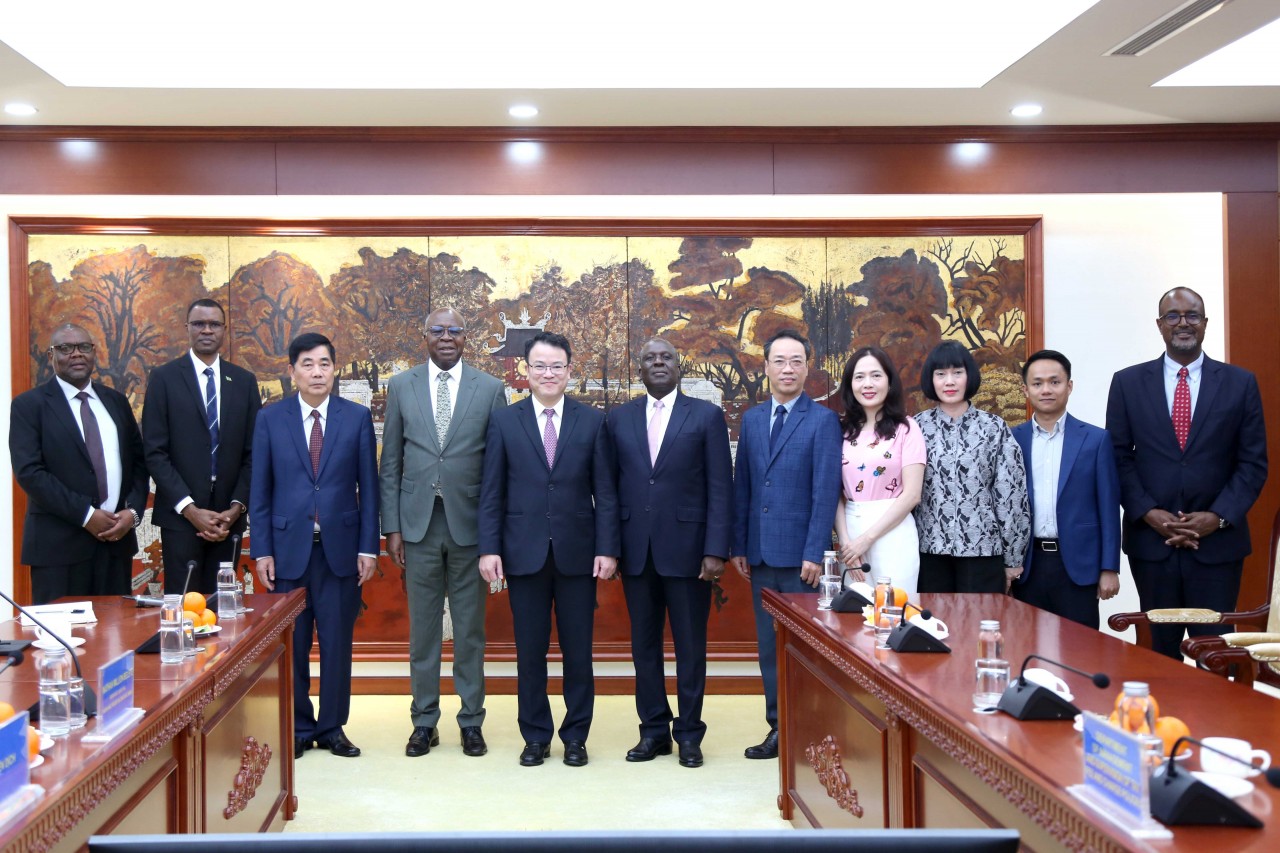 Việt Nam - Zambia: Chia sẻ kinh nghiệm cơ chế huy động và quản lý nguồn lực tài chính cho phát triển nông nghiệp Việt Nam - Zambia: Chia sẻ kinh nghiệm cơ chế huy động và quản lý nguồn lực tài chính cho phát triển nông nghiệp