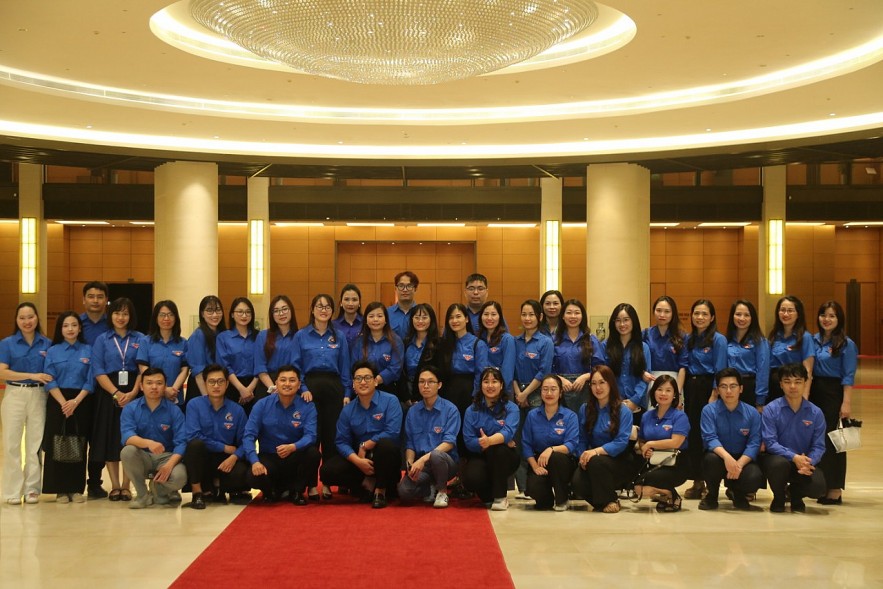 Tuổi trẻ Bộ Tài chính tham quan Nhà Quốc hội, hướng tới kỳ bầu cử Quốc hội khóa XVI Tuổi trẻ Bộ Tài chính tham quan Nhà Quốc hội, hướng tới kỳ bầu cử Quốc hội khóa XVI