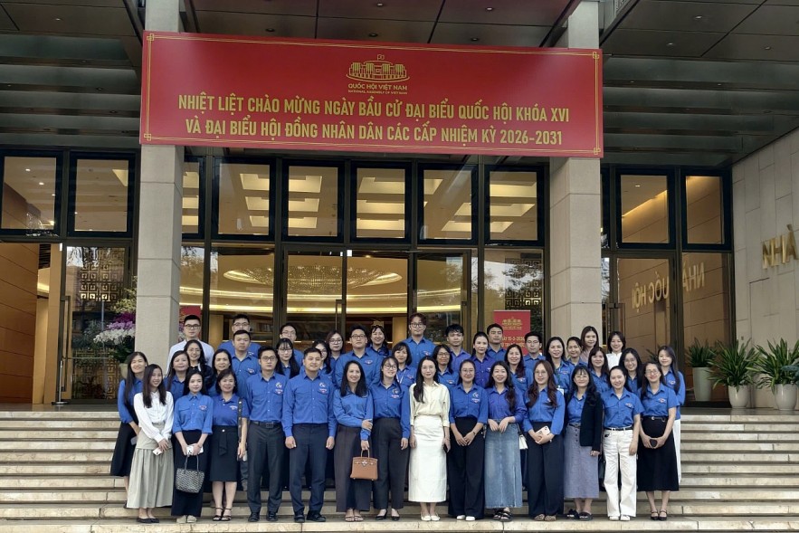 Tuổi trẻ Bộ Tài chính tham quan Nhà Quốc hội, hướng tới kỳ bầu cử Quốc hội khóa XVI Tuổi trẻ Bộ Tài chính tham quan Nhà Quốc hội, hướng tới kỳ bầu cử Quốc hội khóa XVI