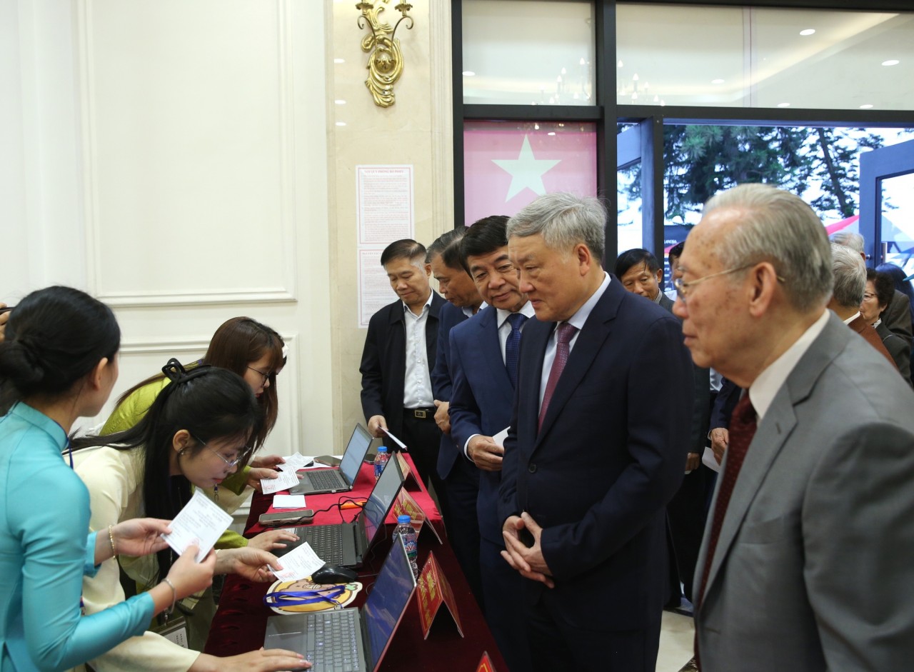 Ngày hội non sông: Tổng Bí Thư Tô Lâm và các lãnh đạo Đảng, Nhà nước cùng gần 79 triệu cử tri tham gia bầu cử Ngày hội non sông: Tổng Bí Thư Tô Lâm và các lãnh đạo Đảng, Nhà nước cùng gần 79 triệu cử tri tham gia bầu cử