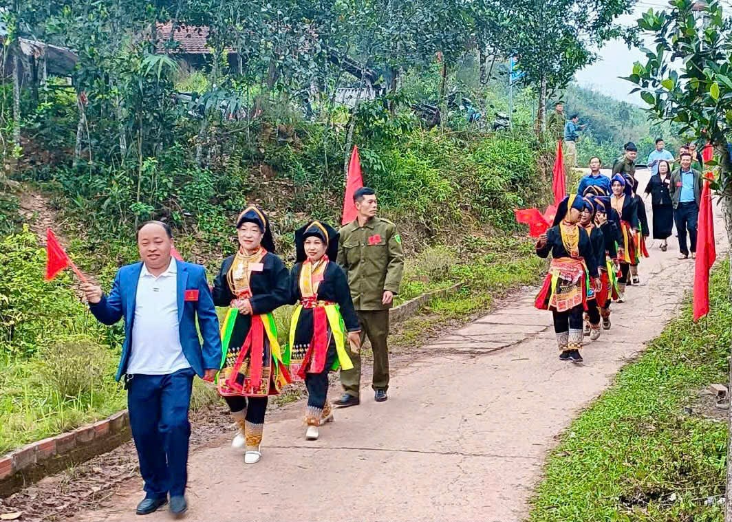 Quảng Ninh rộn ràng ngày bầu cử, cử tri toàn tỉnh nô nức thực hiện quyền công dân Quảng Ninh rộn ràng ngày bầu cử, cử tri toàn tỉnh nô nức thực hiện quyền công dân
