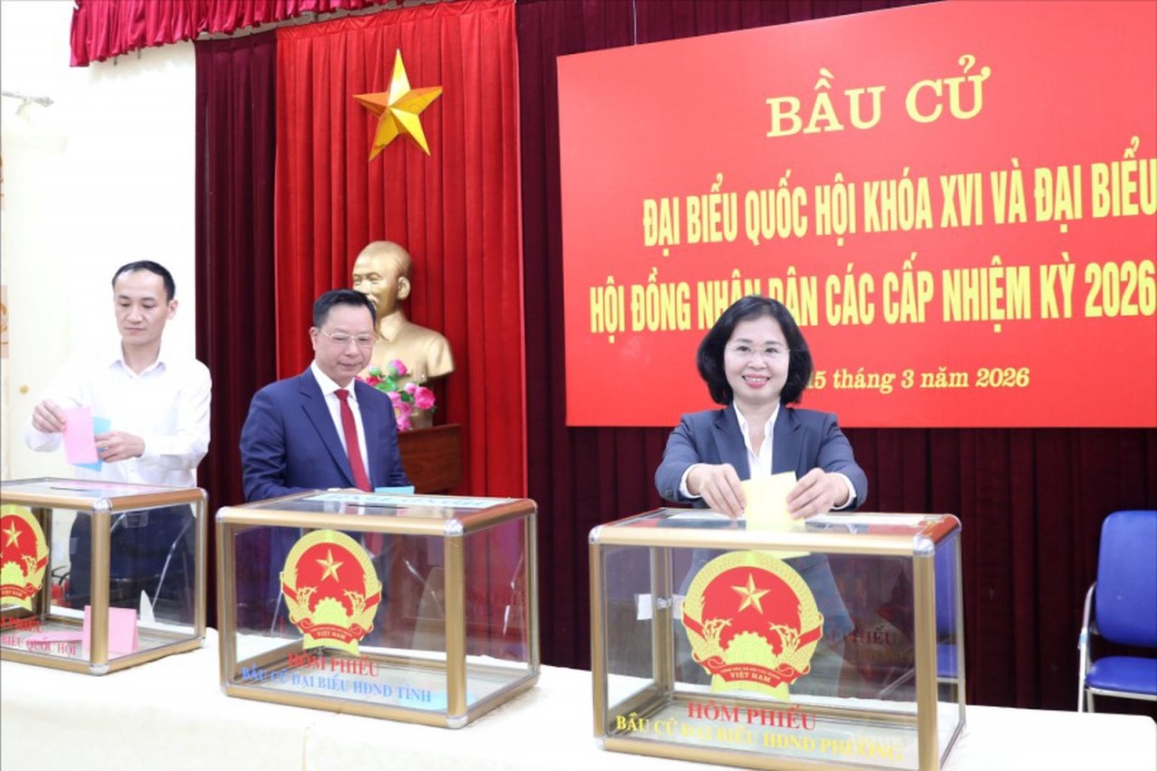 Quảng Ninh rộn ràng ngày bầu cử, cử tri toàn tỉnh nô nức thực hiện quyền công dân Quảng Ninh rộn ràng ngày bầu cử, cử tri toàn tỉnh nô nức thực hiện quyền công dân