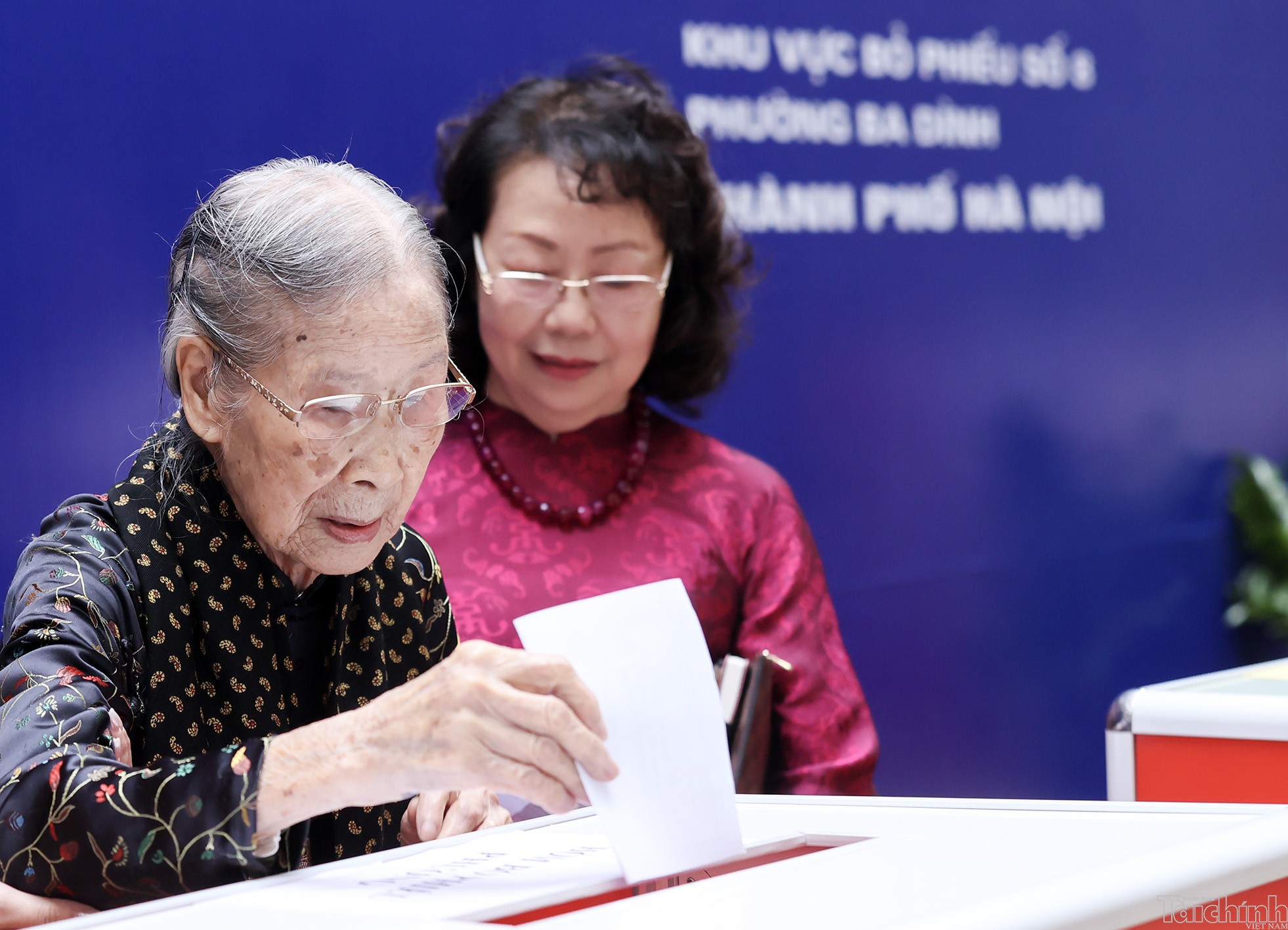 Cụ bà 101 tuổi và niềm tin vào lá phiếu của cử tri