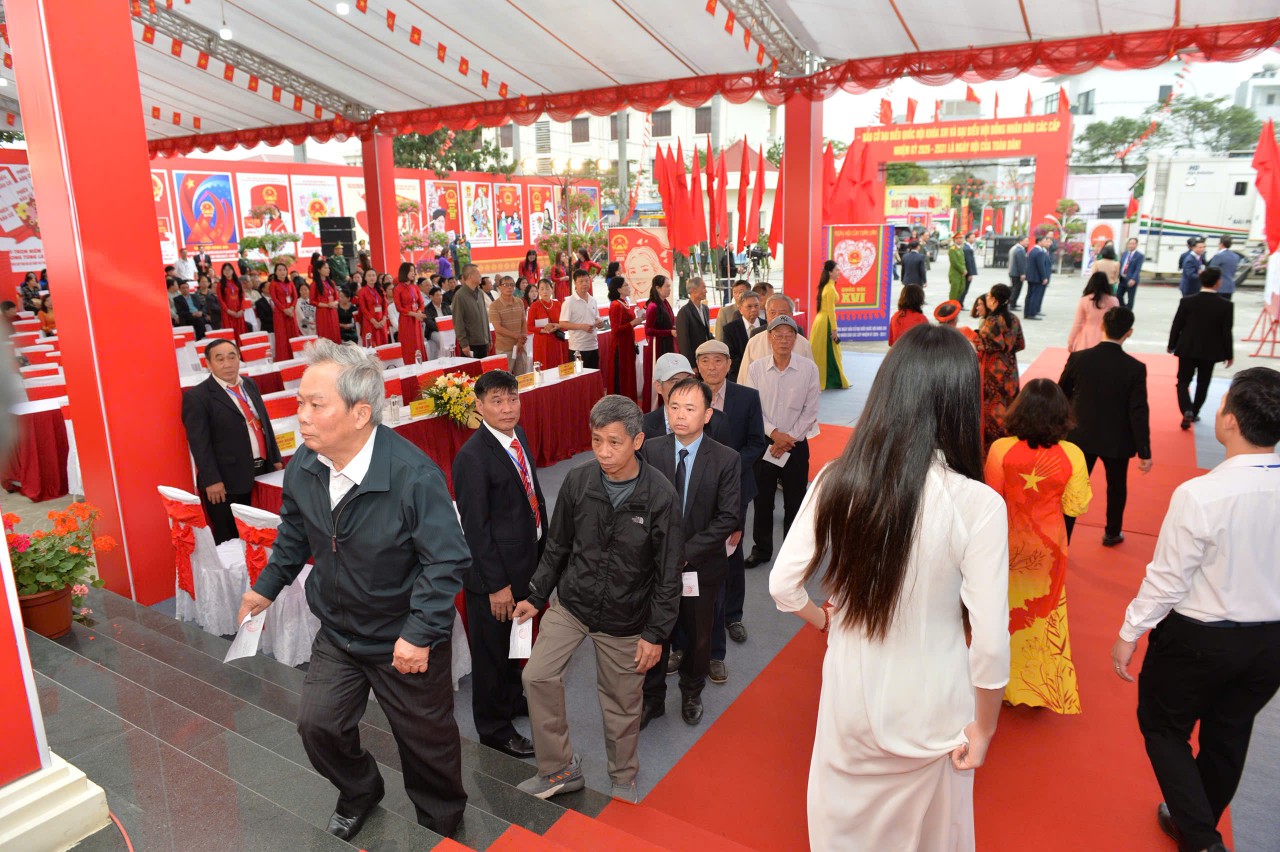 Cử tri TP. Hải Phòng nô nức đi bầu cử, gửi gắm kỳ vọng vào mỗi lá phiếu Cử tri TP. Hải Phòng nô nức đi bầu cử, gửi gắm kỳ vọng vào mỗi lá phiếu