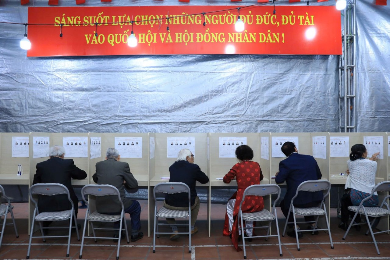 Hà Nội: Hơn 70% cử tri đi bầu cử trước 11h30, nhiều khu vực đạt 100% Hà Nội: Hơn 70% cử tri đi bầu cử trước 11h30, nhiều khu vực đạt 100%