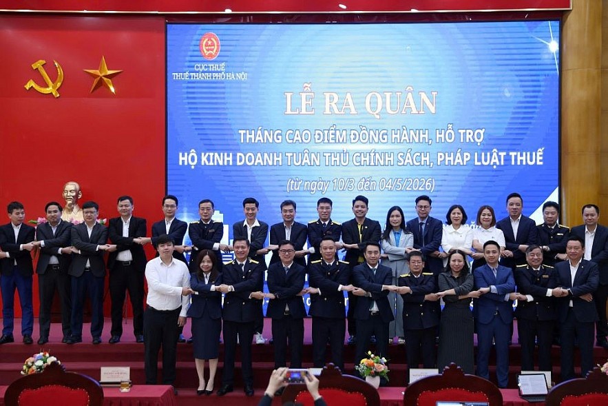 Đến tận nơi, gặp từng hộ hỗ trợ kê khai thuế năm 2025
