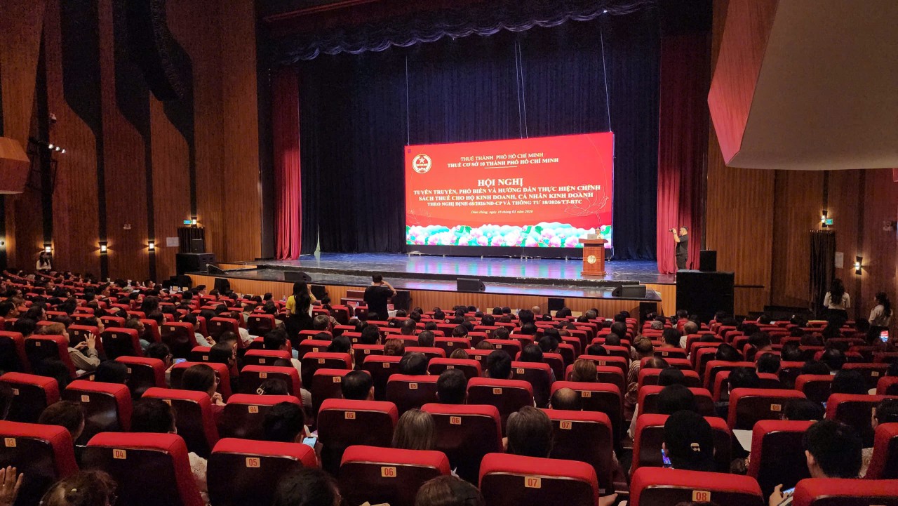 Thuế cơ sở 10 TP. Hồ Chí Minh hướng dẫn chính sách thuế mới cho hơn 2.000 hộ kinh doanh