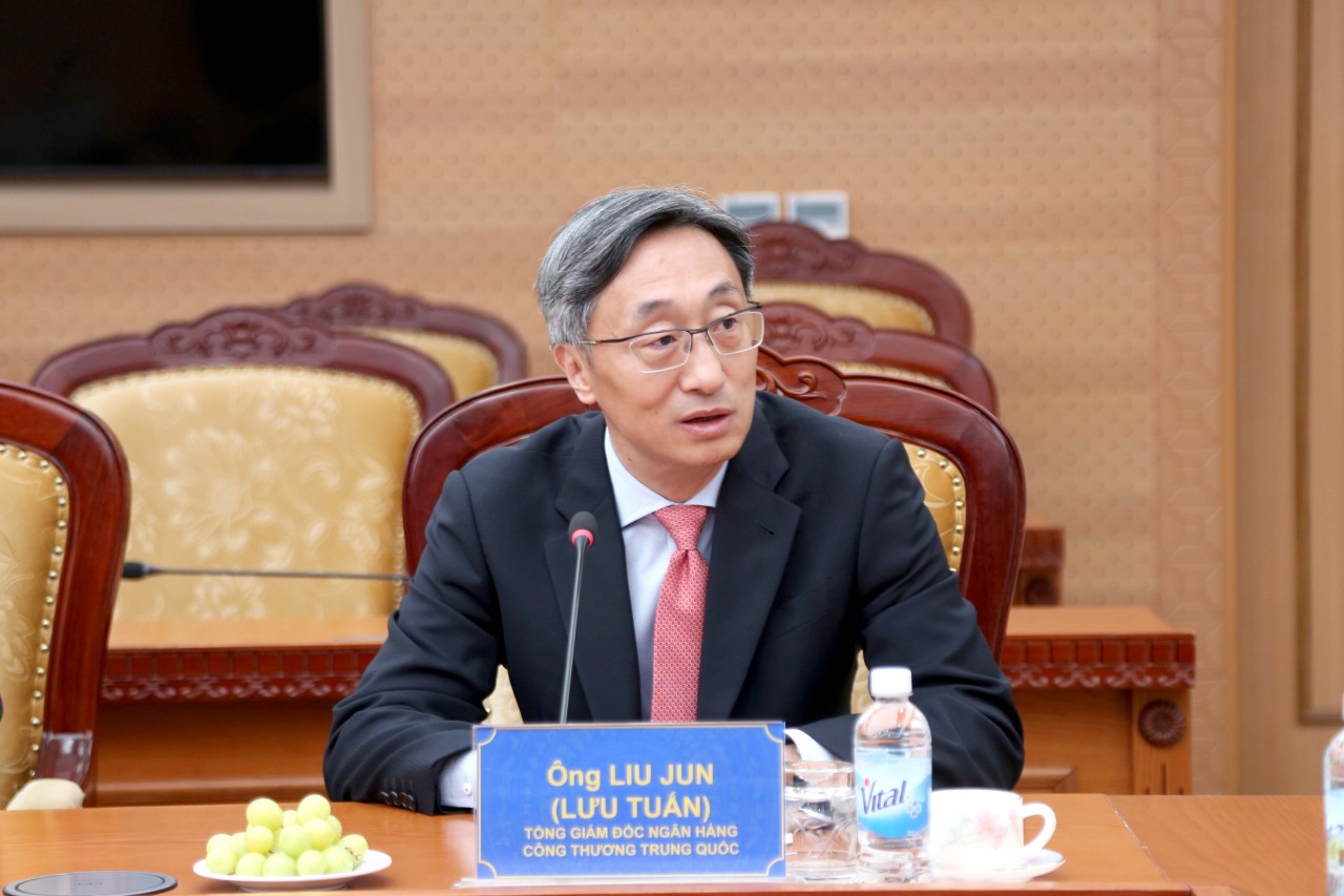 Bộ trưởng Bộ Tài chính Nguyễn Văn Thắng tiếp Tổng Giám đốc Ngân hàng ICBC Lưu Tuấn