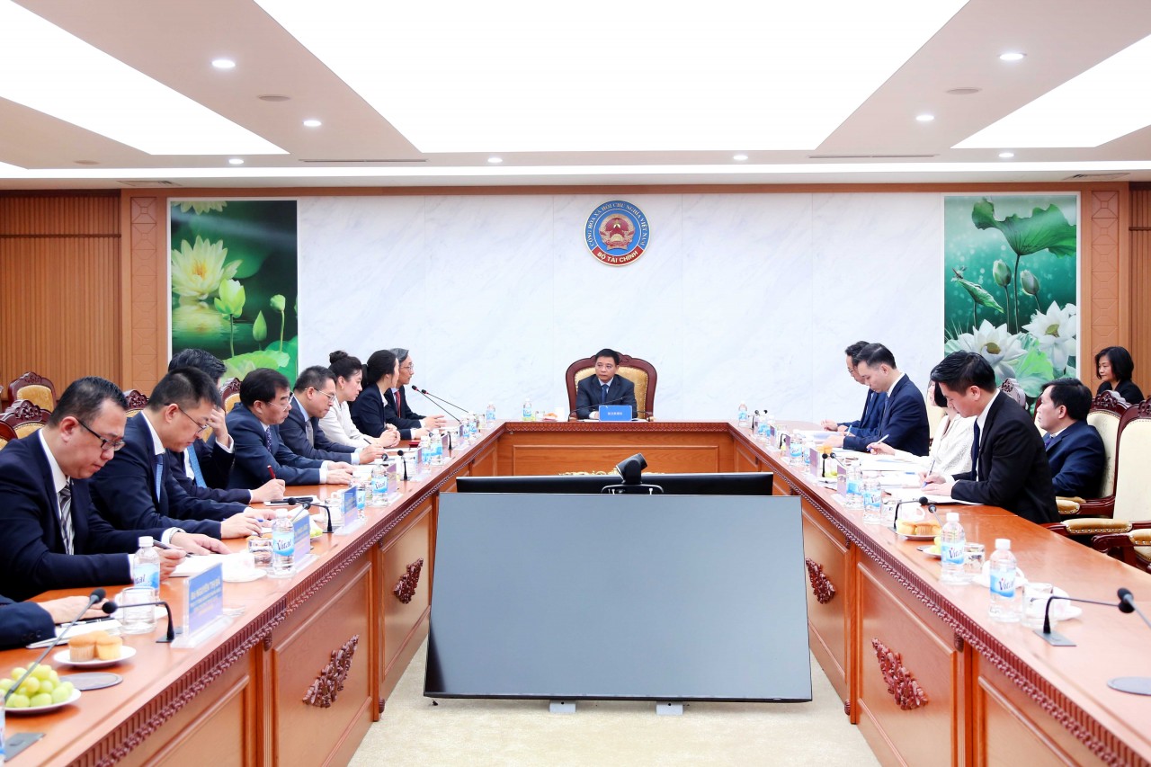 Bộ trưởng Bộ Tài chính Nguyễn Văn Thắng tiếp Tổng Giám đốc Ngân hàng ICBC Lưu Tuấn