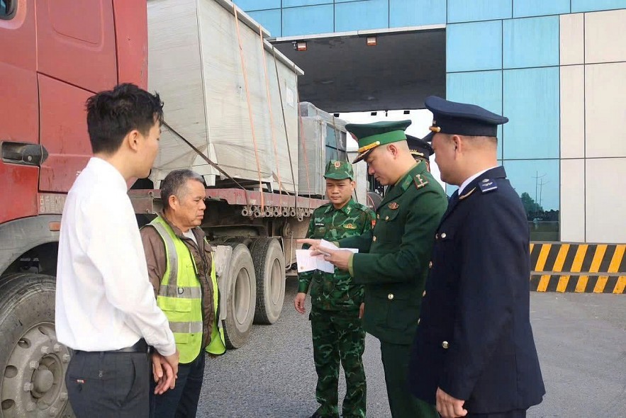 Bắt giữ, xử lý 3.635 vụ vi phạm pháp luật hải quan Bắt giữ, xử lý 3.635 vụ vi phạm pháp luật hải quan